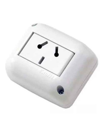 TOMA CORRIENTE 220V PARA PARED BLANCO
